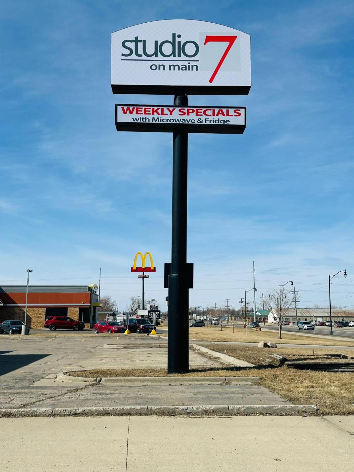 Studio 7 On Main West Fargo Exterior photo